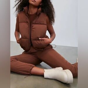 🔥Pantone | Women’s brown zip front mock neck puffer vest, zipper hood, size S